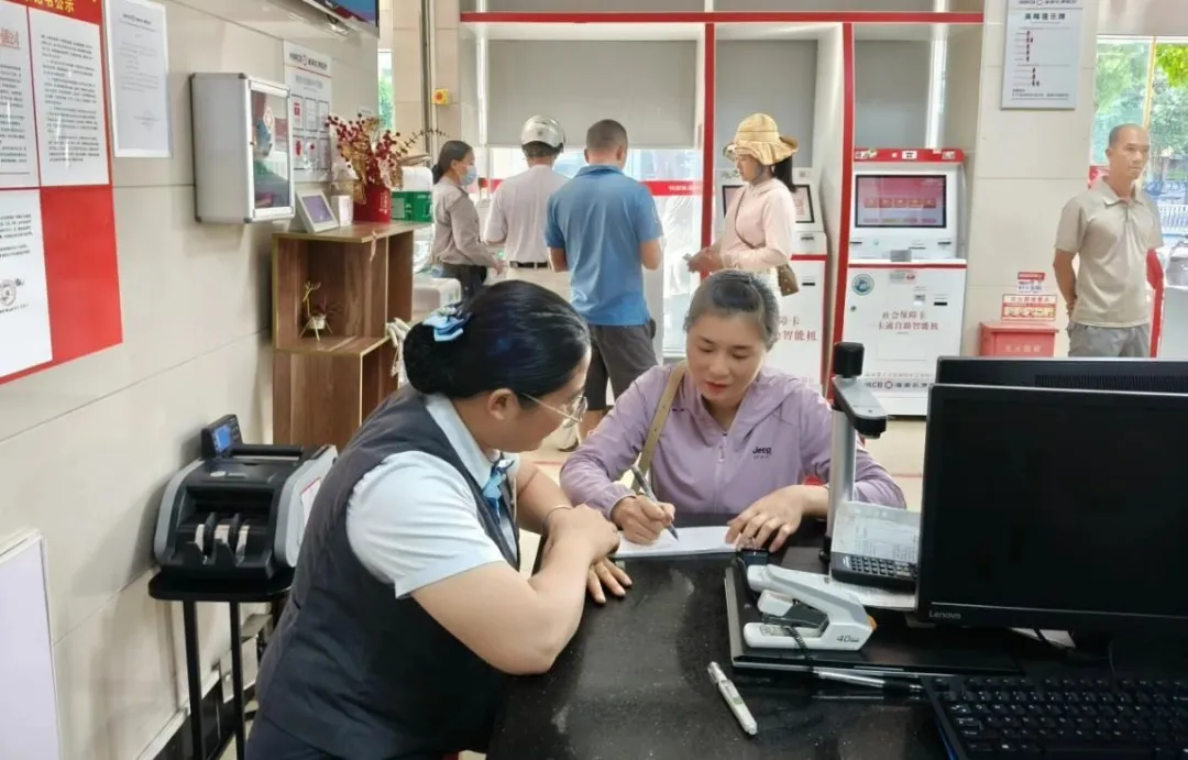 海南農(nóng)商銀行：以精細(xì)化陽(yáng)光服務(wù) 續(xù)寫權(quán)益護(hù)航長(zhǎng)卷