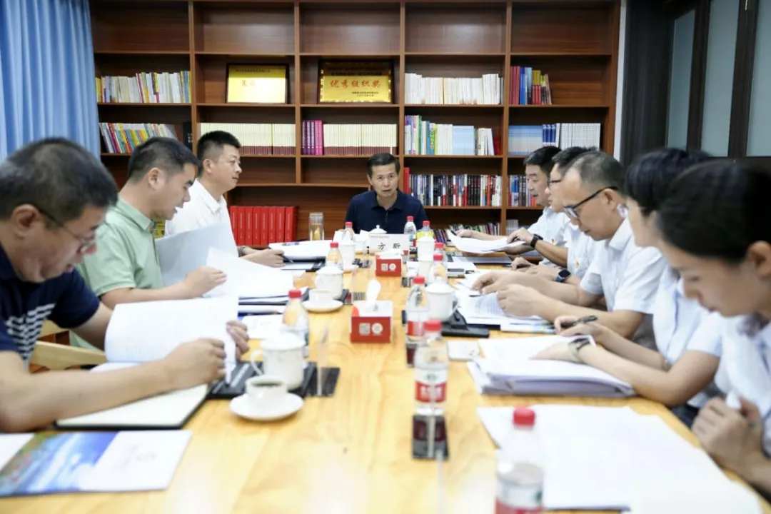 省委金融工委領(lǐng)導(dǎo)赴海南農(nóng)商銀行三亞支行召開深入貫徹中央八項(xiàng)規(guī)定精神學(xué)習(xí)教育調(diào)研座談會(huì) 省委金融工委領(lǐng)導(dǎo)赴海南農(nóng)商銀行三亞支行召開深入貫徹中央八項(xiàng)規(guī)定精神學(xué)習(xí)教育調(diào)研座談會(huì)