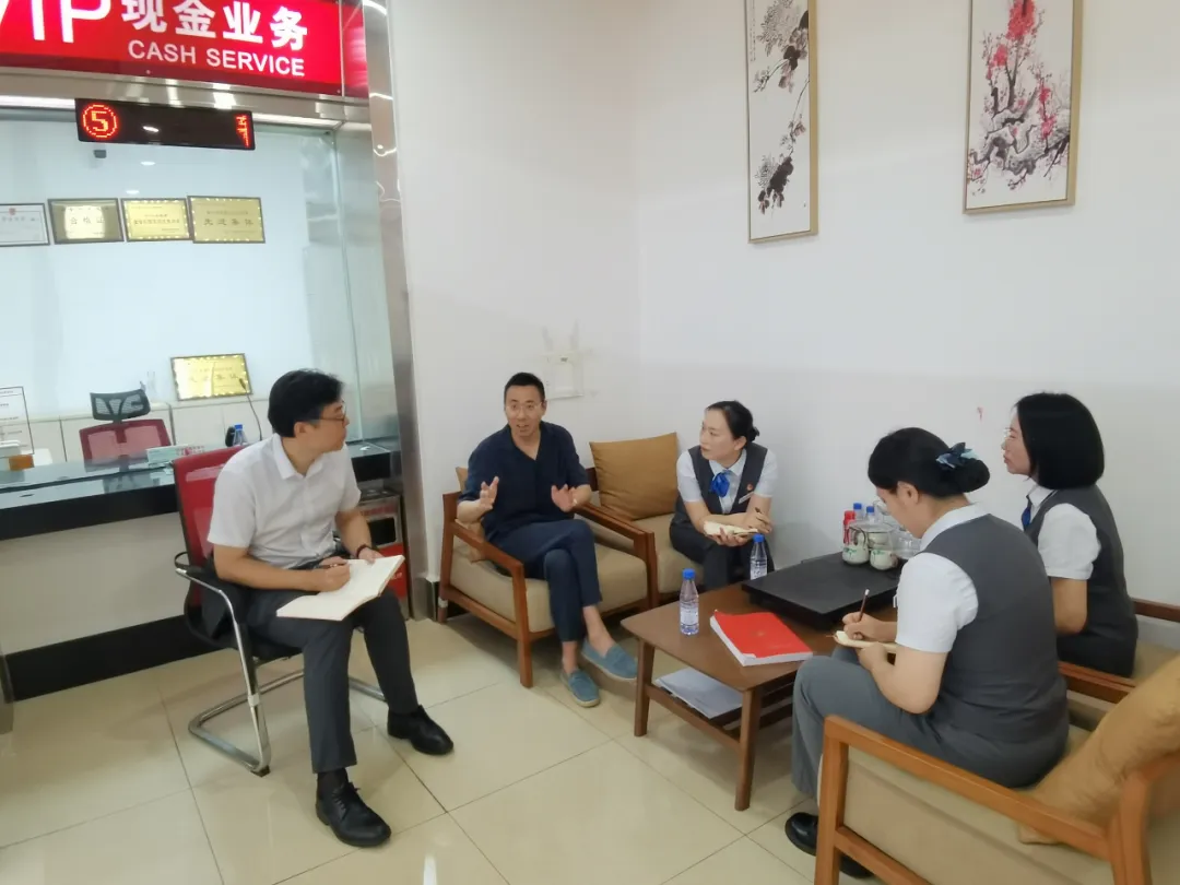 陳維以“四不兩直”方式調研基層網點深入貫徹中央八項規(guī)定精神學習教育開展情況 陳維以“四不兩直”方式調研基層網點深入貫徹中央八項規(guī)定精神學習教育開展情況