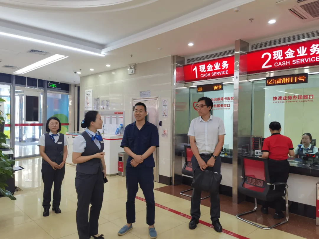 陳維以“四不兩直”方式調研基層網點深入貫徹中央八項規(guī)定精神學習教育開展情況 陳維以“四不兩直”方式調研基層網點深入貫徹中央八項規(guī)定精神學習教育開展情況