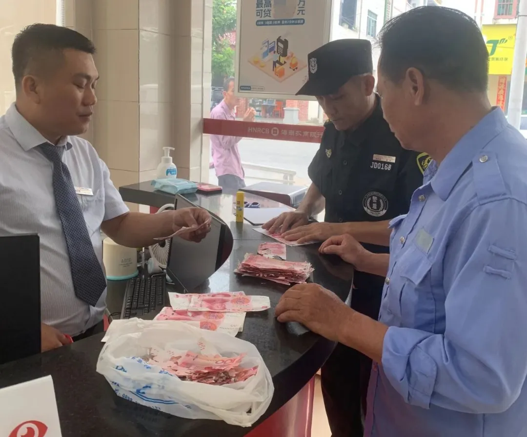 陵水支行：殘幣兌換解民憂 金融服務顯真情
