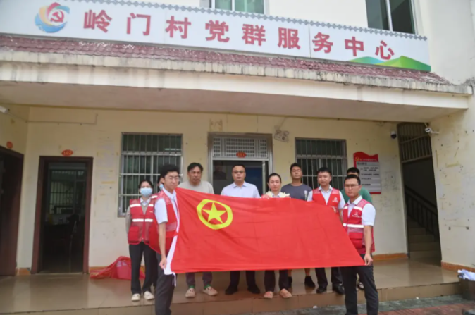 瓊中支行志愿行動(dòng)進(jìn)嶺門 “兩熱防控”暖民心