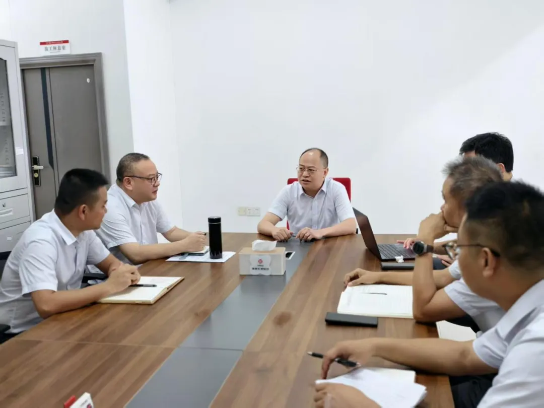 馮浩昆到樂(lè)東支行調(diào)研