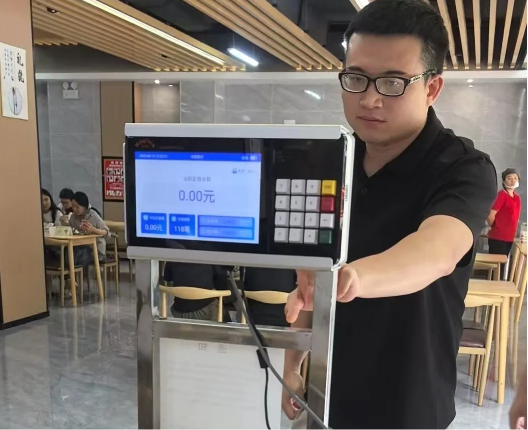 刷臉就餐！白沙支行解鎖社?？ǚ?wù)新場(chǎng)景