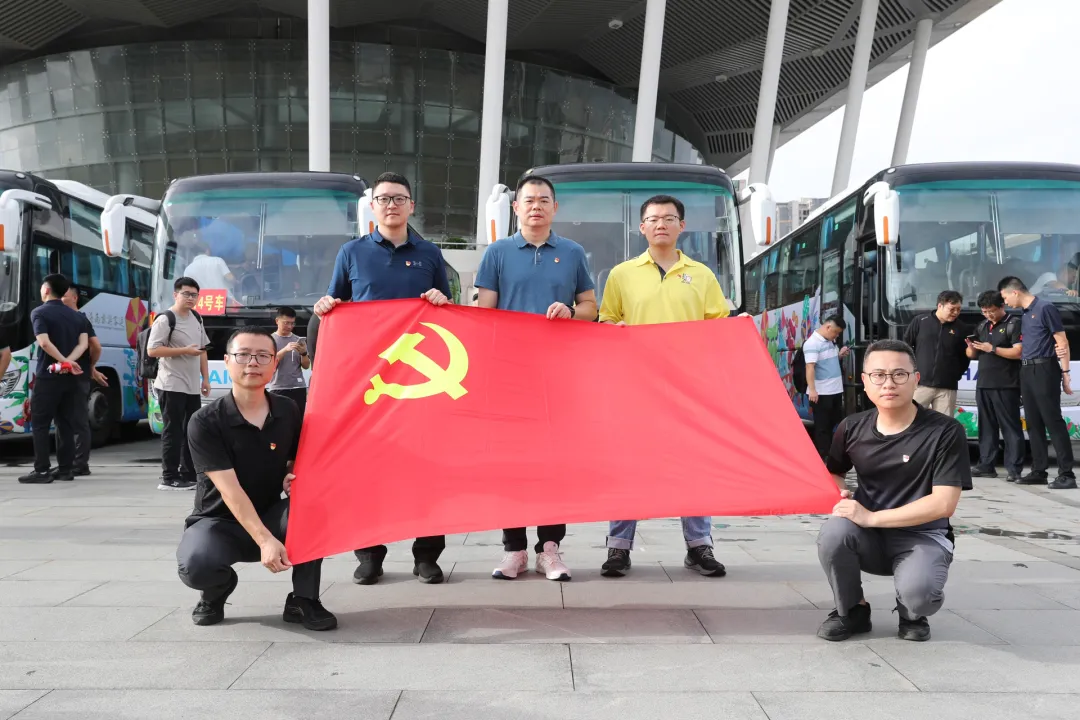 踐行“金融為民”！海南農(nóng)商銀行志愿服務隊馳援陵水，金融賦能災后重建