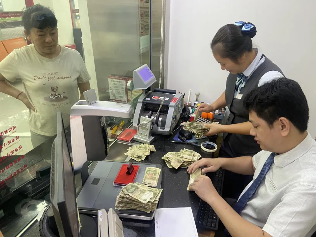 萬(wàn)寧支行殘幣兌換暖民心