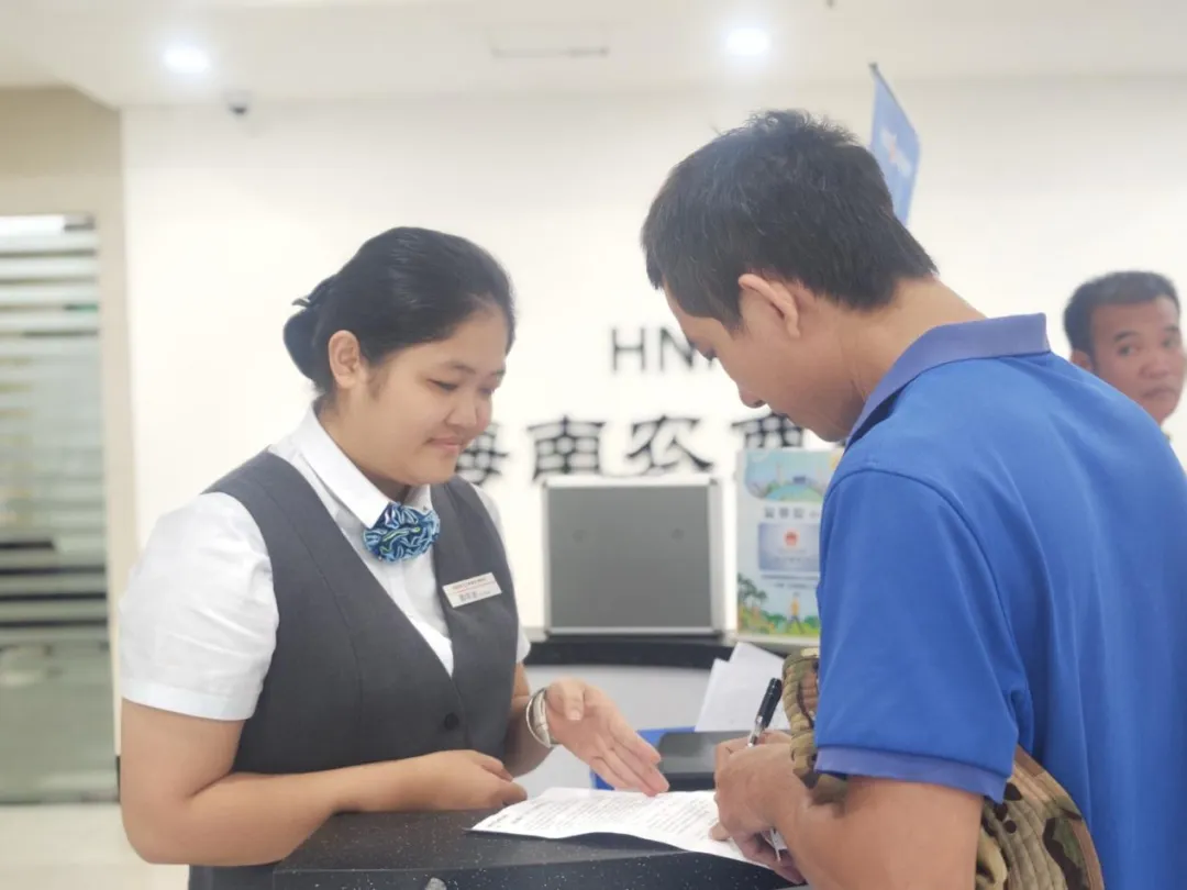 三亞支行：兩顆暖心，為危重新生兒點亮生命之光