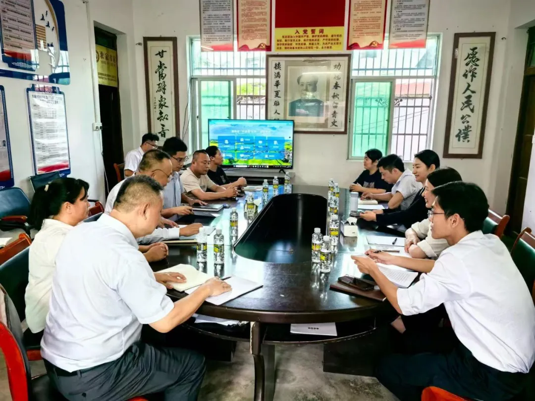 司亞杰到定安支行調(diào)研“機(jī)器管‘三資’”工作 司亞杰到定安支行調(diào)研“機(jī)器管‘三資’”工作