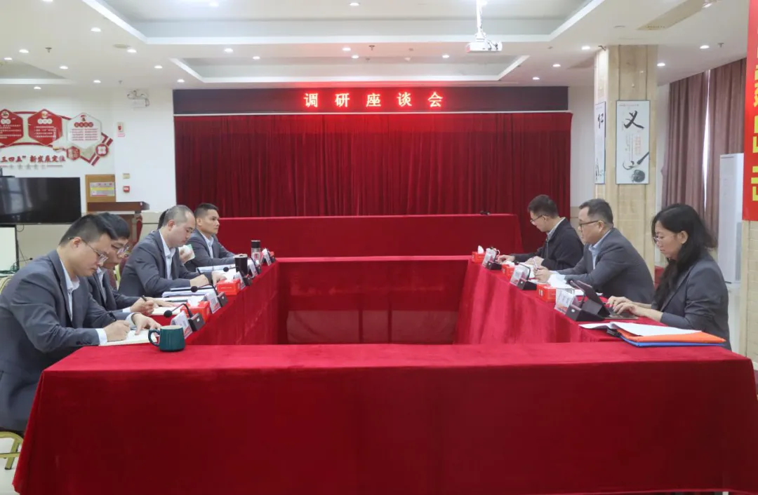 李曉剛到白沙支行調(diào)研