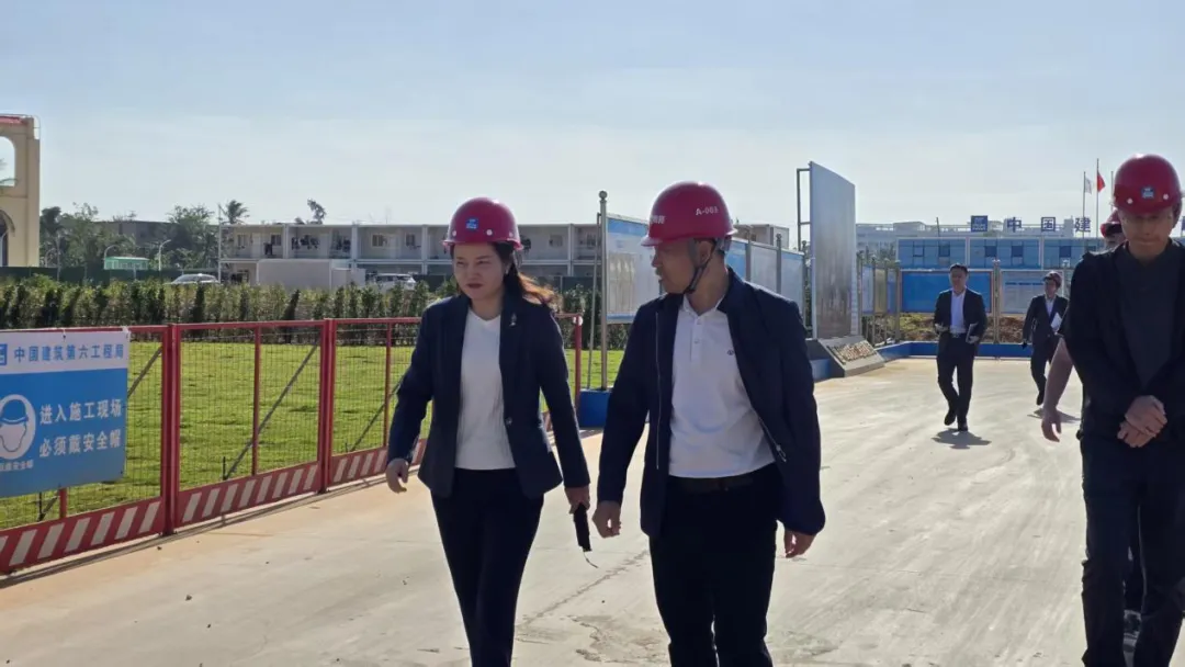 鄒燕玲到文昌支行宣講黨的二十屆四中全會精神