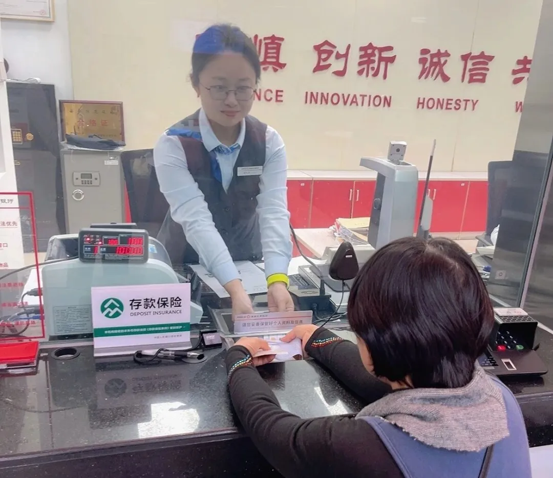 胡九靈:三尺柜臺(tái)踐初心 十年匠心暖客心 胡九靈:三尺柜臺(tái)踐初心 十年匠心暖客心