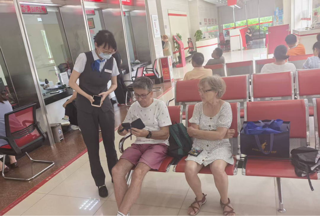 ?？陟`山支行：打造國(guó)際化服務(wù)窗口 深耕本土民生金融